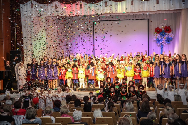 Отчетный праздник коллективов Дворца детского творчества "Дети. Цветы. Любовь" (26 апреля 2017 года)